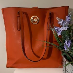 Authentic Large Michael Kors Tote. MAKE AN OFFER!!